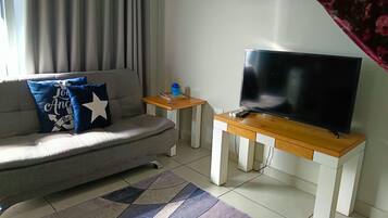 Comfort Double Room, Patio, Garden View | Living room