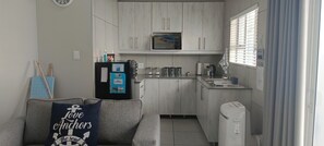 Comfort Double Room, Patio, Garden View | Private kitchen