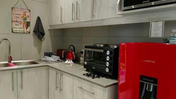 Chambre Double Familiale, patio, vue jardin | Cuisine privée