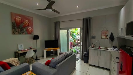 Family Double Room, Patio, Garden View | Living room. Utopia Guest House