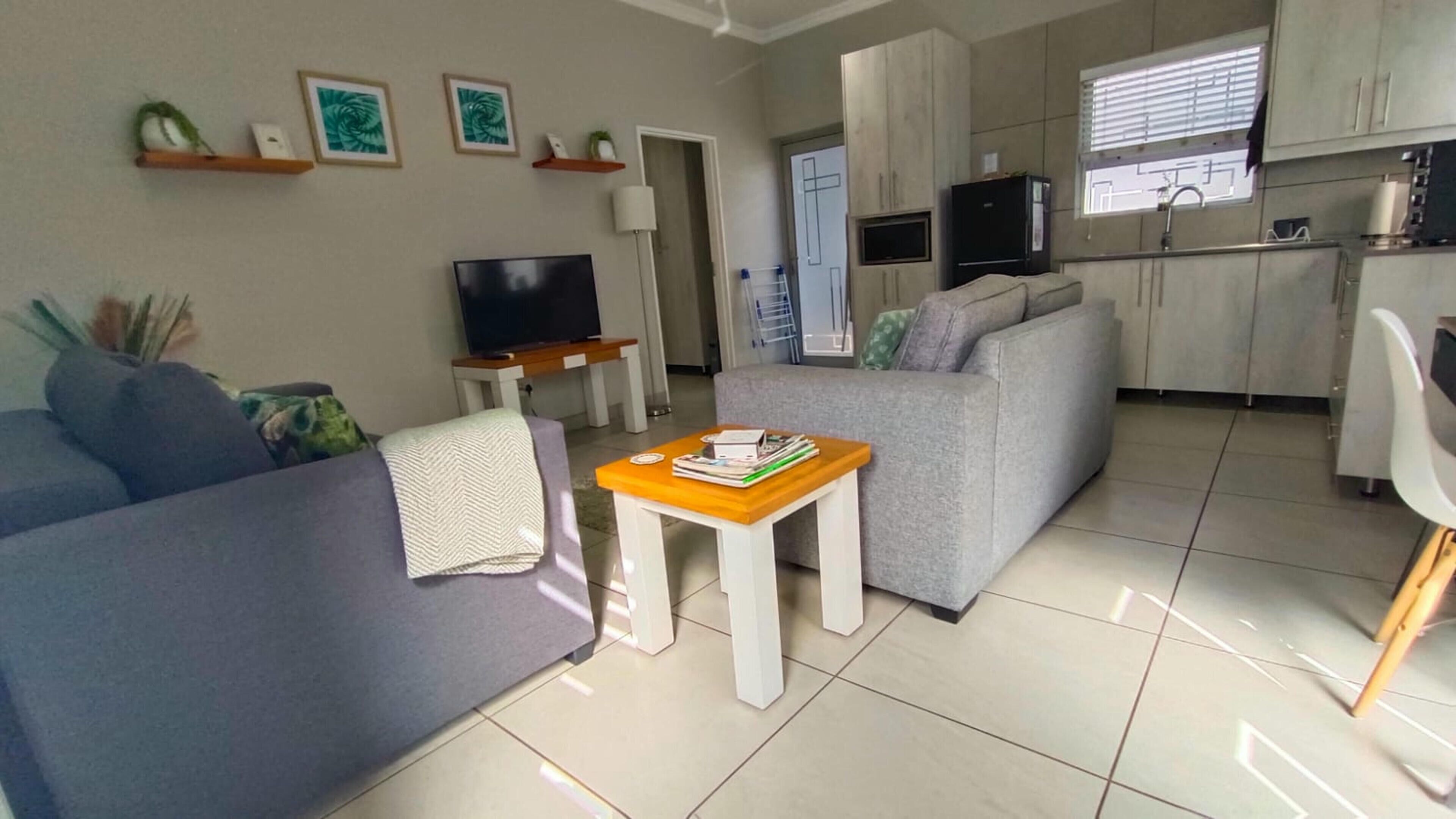 Luxury Double Room, Patio, Garden View | Living room | 52-inch Smart TV with satellite channels, Netflix, books