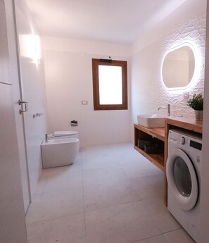 Shower, bidet, towels, toilet paper - Domus Luxi - Teulada Design Apartment | Style and Comfort (Teulada)