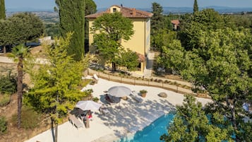 Seasonal outdoor pool, open 10:00 AM to 7:00 PM, pool loungers