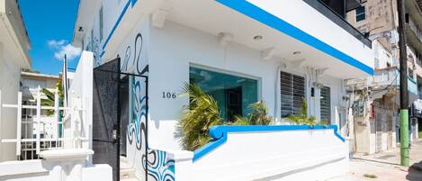 تفاصيل الفندق من الخارج