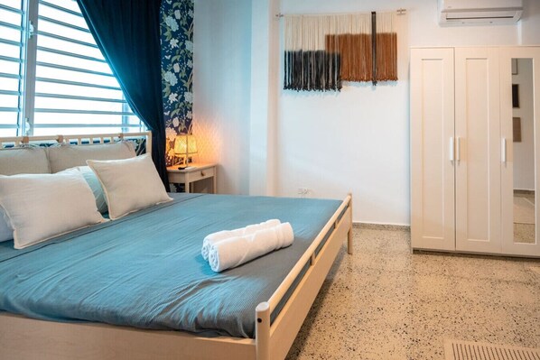 3 bedrooms, desk, iron/ironing board, WiFi