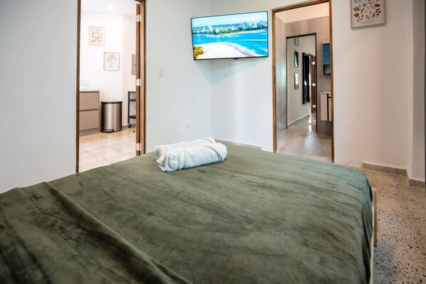 3 habitaciones, escritorio, tabla de planchar con plancha y wifi 