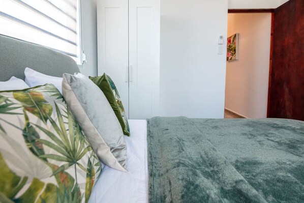 2 bedrooms, desk, iron/ironing board, WiFi