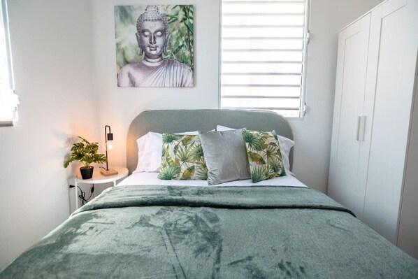 2 bedrooms, desk, iron/ironing board, WiFi