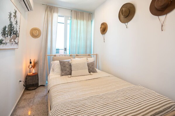 1 habitación, escritorio, tabla de planchar con plancha y wifi 