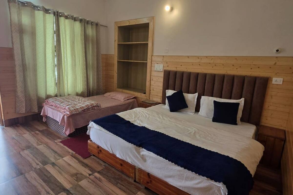 Triple Room, Mountain View | Free WiFi, bed sheets