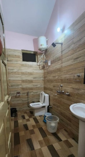 Triple Room, Mountain View | Bathroom | Shower, free toiletries, towels, soap