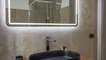 Suite | Bagno | Asciugacapelli, asciugamani, sapone, shampoo