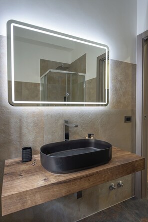 Suite | Baño | Secador de pelo, toallas, jabón y champú
