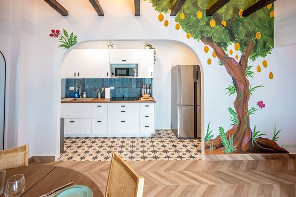 Fridge, microwave, stovetop, coffee/tea maker