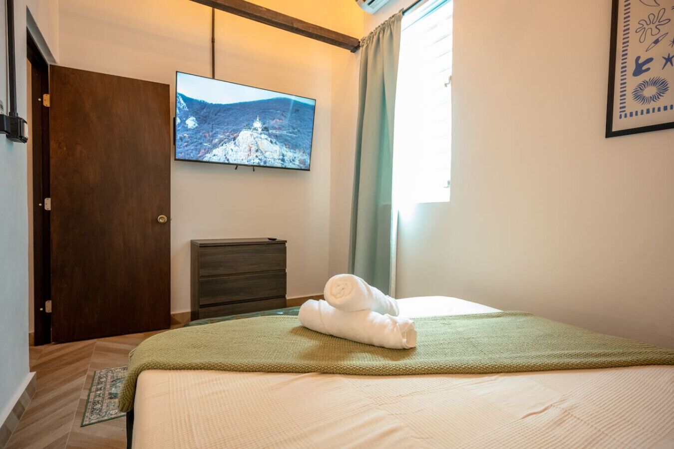 2 slaapkamers, een strijkplank/strijkijzer, gratis wifi, beddengoed