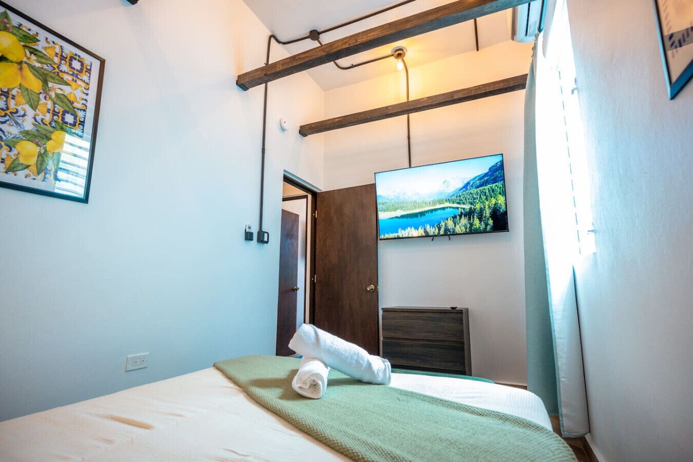 2 bedrooms, iron/ironing board, free WiFi, bed sheets