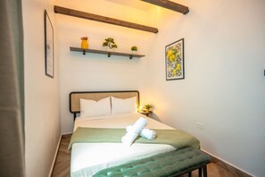 Iron/ironing board, WiFi, bed sheets
