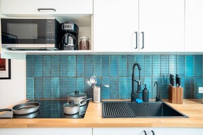 Fridge, microwave, stovetop, coffee/tea maker