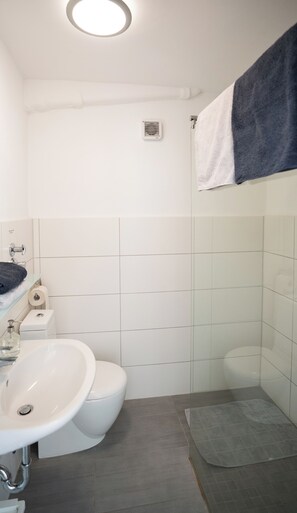 Handdukar och toalettpapper