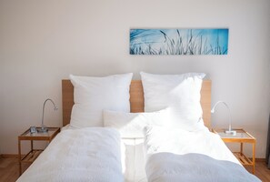 WiFi, bed sheets