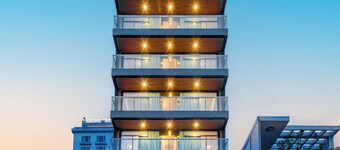 G8 Riverside Hotel & Rooftop Skybar