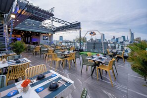 酒吧（店内）