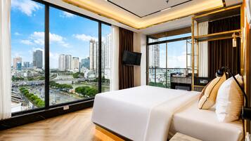 Riverside with Balcony Free 1 signature cocktail | 免費 Wi-Fi