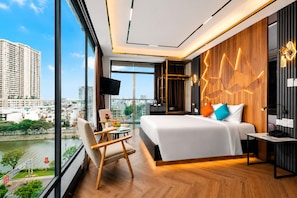 Riverside with Balcony Free 1 signature cocktail | WiFi (free) - G8 Riverside Hotel & Rooftop Skybar (Ho Chi Minh)
