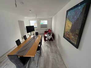 Dining - Central apartment south of Kassel with MEGA roof terrace (Kassel)