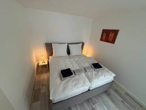 2 chambres, fer et planche à repasser, Wi-Fi, draps fournis