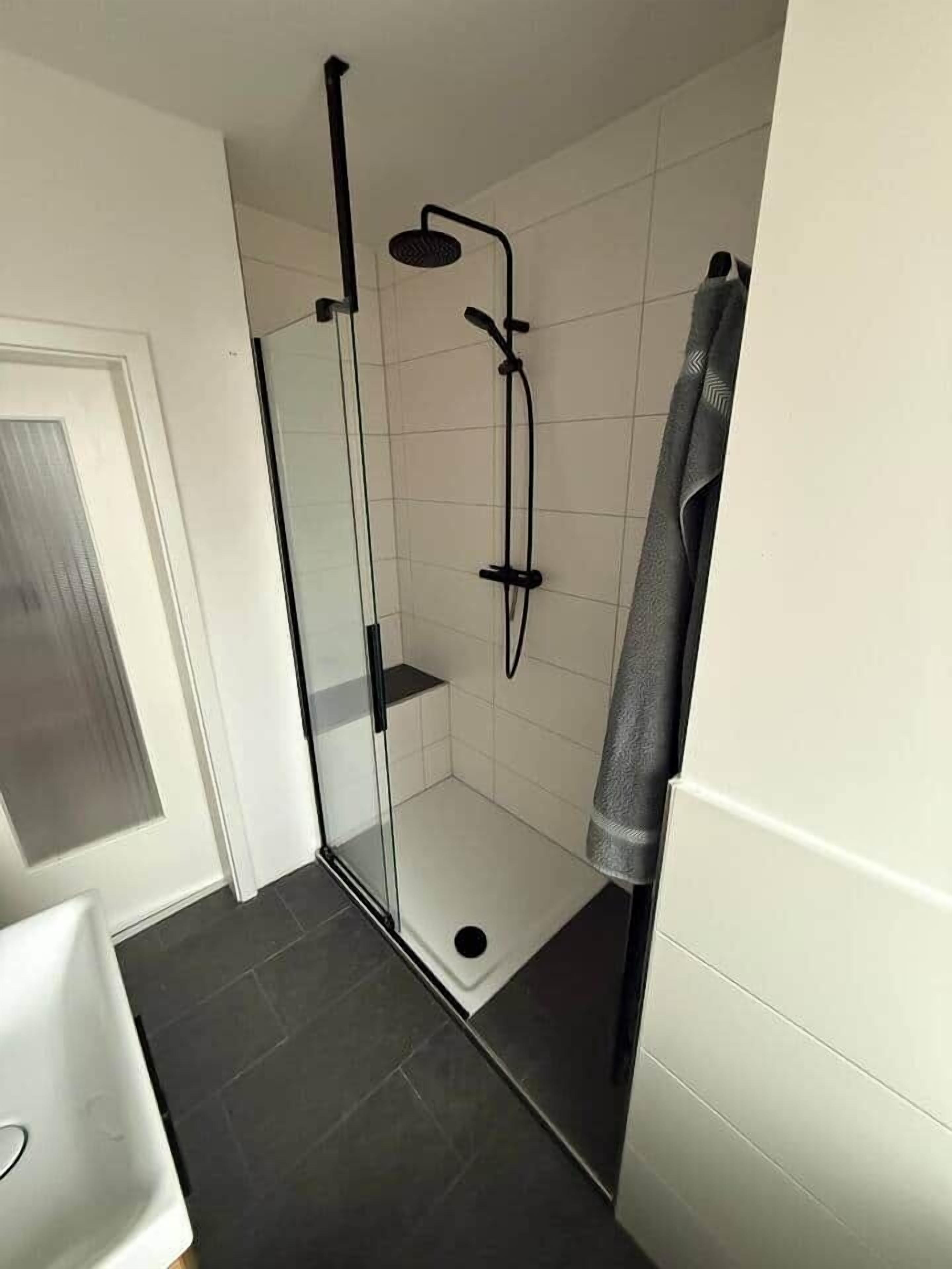 Bruser, hårtørrer, Toiletpapir