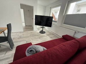 TV - Central apartment south of Kassel with MEGA roof terrace (Kassel)