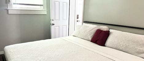 2 bedrooms, iron/ironing board, free WiFi, bed sheets