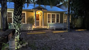 A house with a porch, a bench, and a gravel driveway. - Short driving distance from St. George's shopping and the serene Vilano Beach (St Augustine)