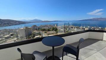 Laptop workspace, free WiFi