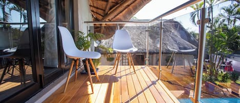 Luxury Studio Suite, Balcony, Pool View | Balcony
