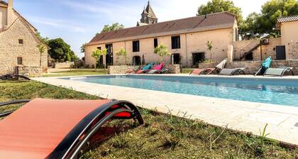 Grange La Roca Masia-Les Coquelicots, piscine, jardin, 4 chambres 8/10 personnes