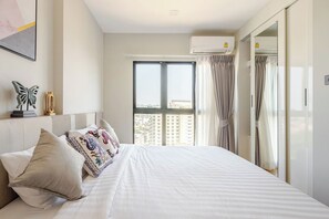 1 bedroom, iron/ironing board, internet, bed sheets