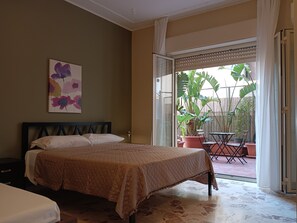 4 dormitorios, tabla de planchar con plancha, cuna de viaje y wifi