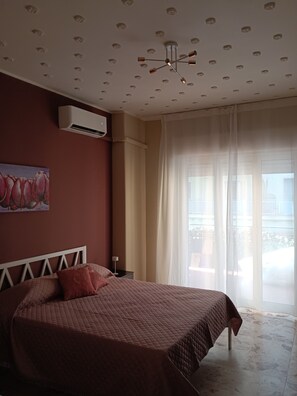 4 dormitorios, tabla de planchar con plancha, cuna de viaje y wifi