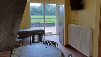 1 bedroom, desk, free WiFi, bed sheets