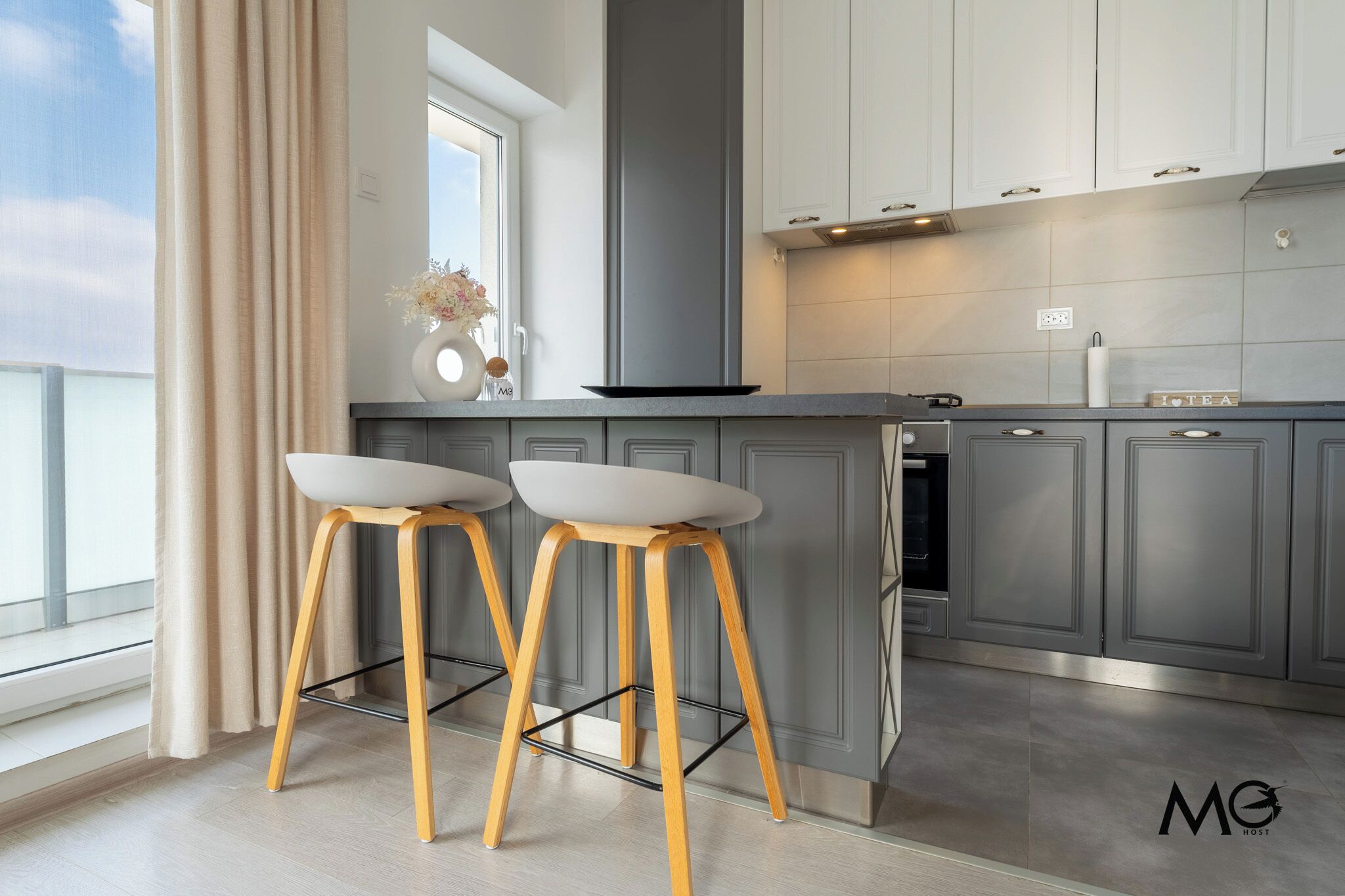 Apartemen Deluks, balkon, pemandangan kota | Dapur pribadi | Lemari es, microwave, oven, dan kompor