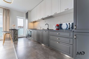 Deluxe Apartment, Balcony, City View | Private kitchen | Fridge, microwave, oven, stovetop