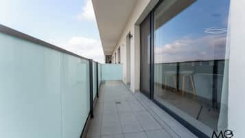 Apartemen Deluks, balkon, pemandangan kota | Teras/patio