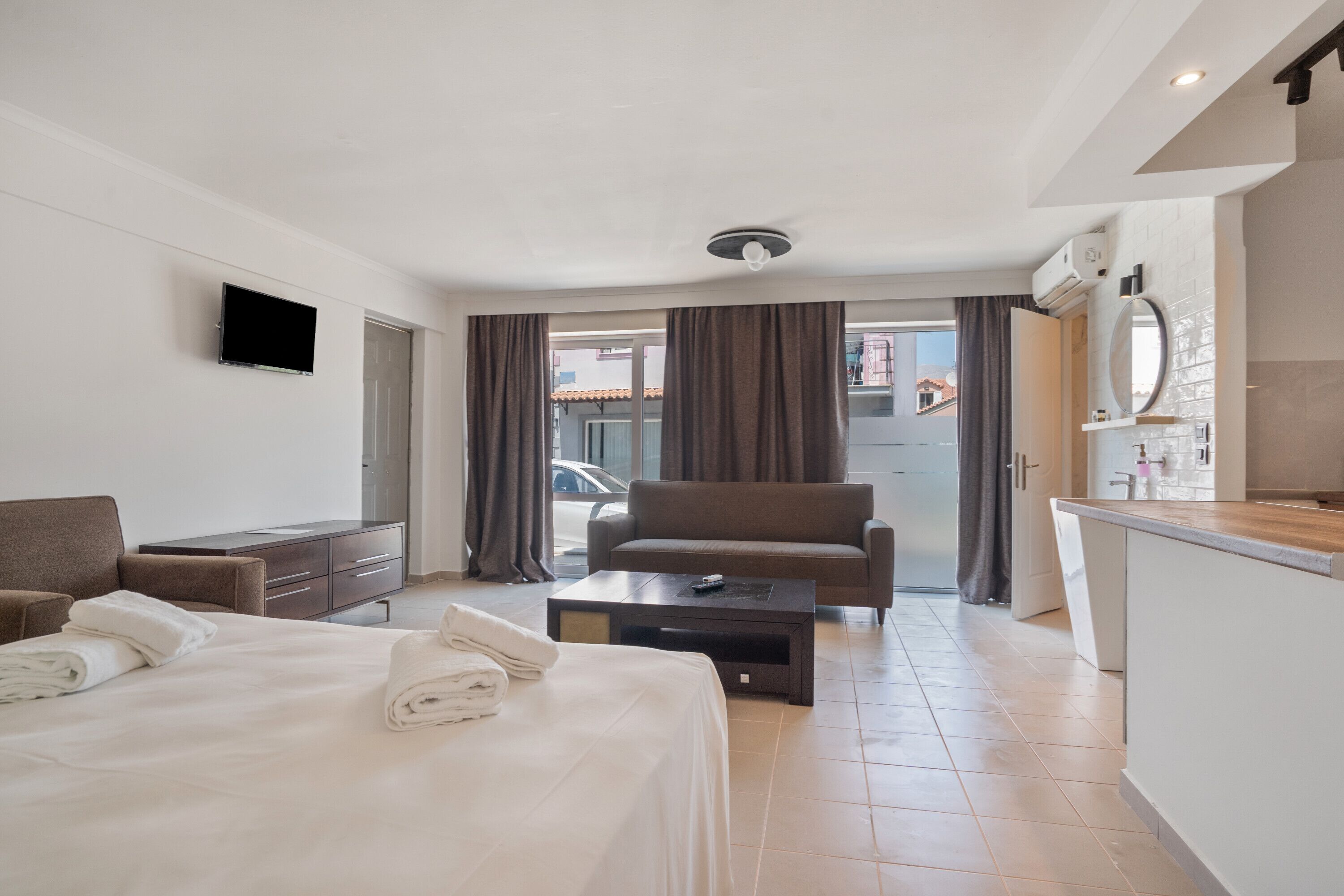 1 bedroom, bed sheets