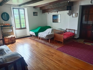 7 bedrooms, iron/ironing board