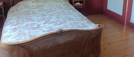 7 makuuhuonetta, silitysrauta/-lauta