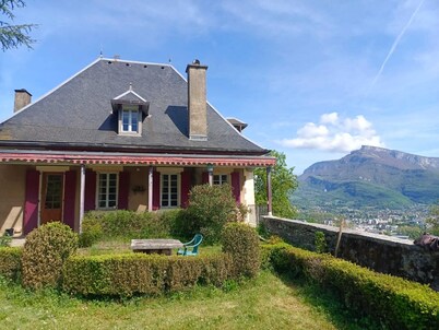 Family home, 15 people, exceptional view, private garden, near Lac du Bourget