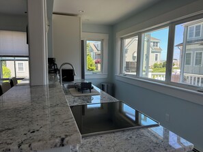 Refrigerador, microondas, horno, placa de cocina