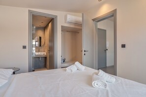 1 bedroom, bed sheets